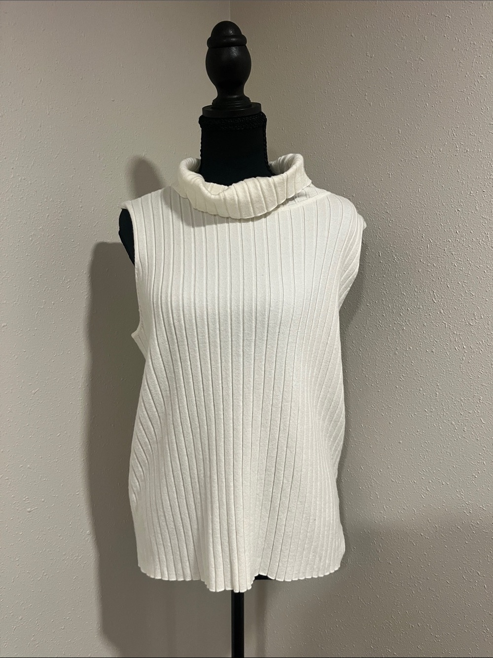 SUNDAY SALE!Soft Surroundings Sleeveless Ribbed Turtleneck Sweater - White-Large
